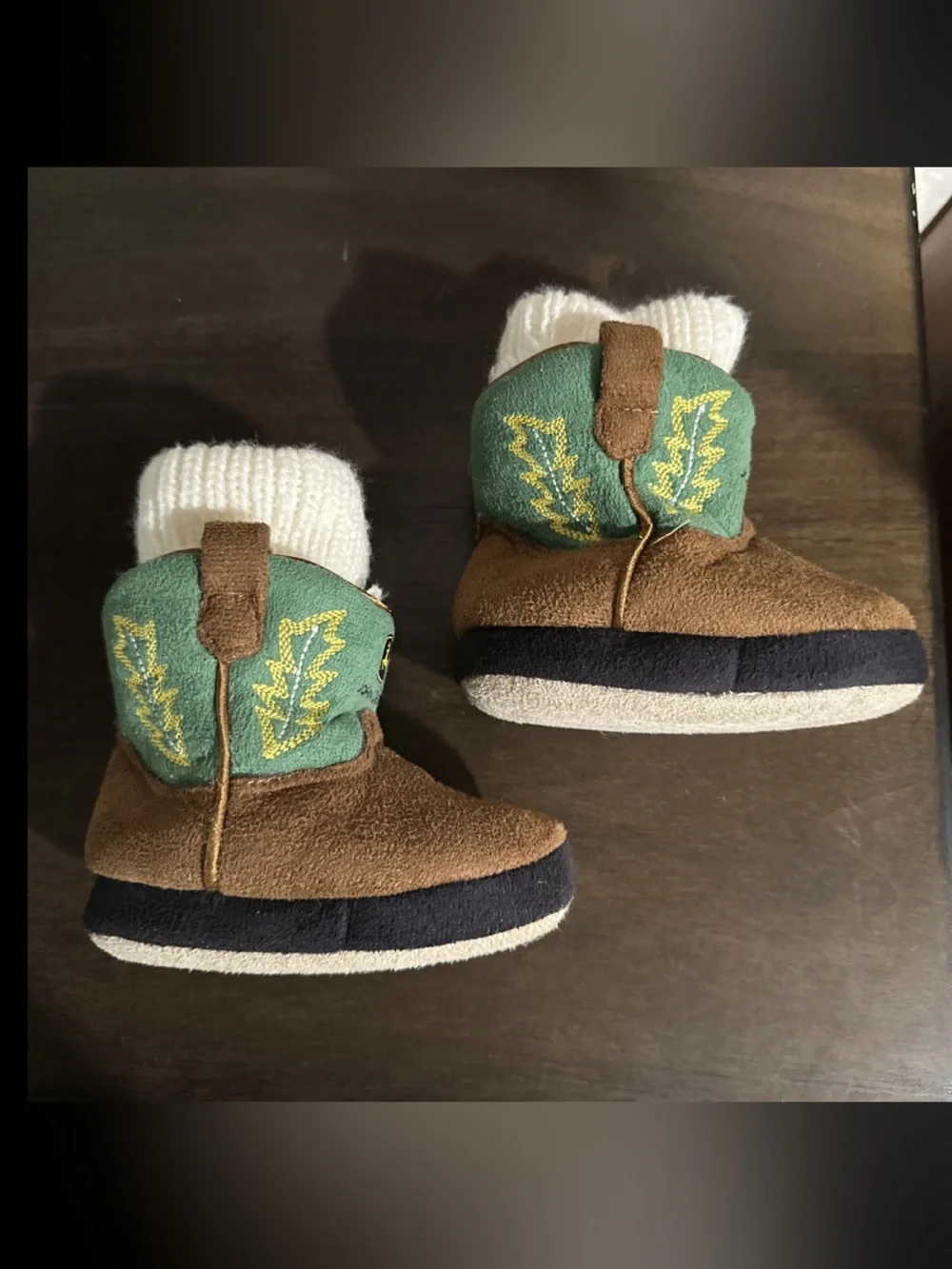 John Deere Infant Baby Booties Size 6-12mn brown soft sole, slip-on, lined, warm